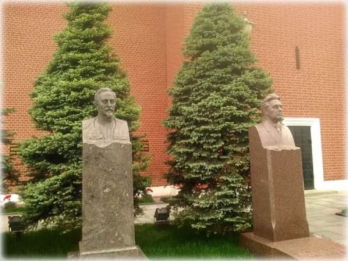 Памятники Ф.Э. Дзержинскому и Л.И. Брежневу